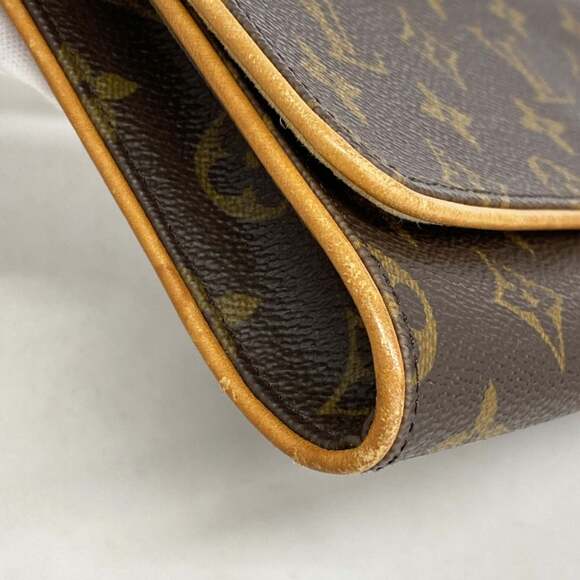 LOUIS VUITTON Brown Monogram Pochette Shoulder Bag - Picture 6 of 8
